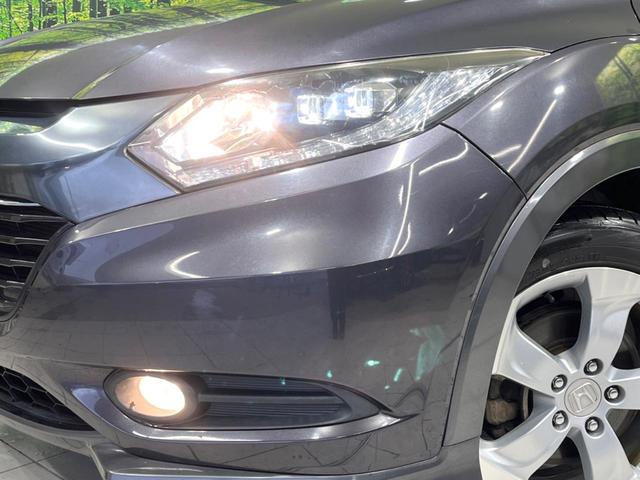 ヴェゼル ハイブリッドＸ　４ＷＤ　純正ＳＤナビ　バックカメラ　衝突被害軽減システム　禁煙車　スマートキー　ＬＥＤヘッド　ＥＴＣ　クルコン　純正１７インチアルミ　車線逸脱警報　オートライト　オートエアコン　Ｂｌｕｅｔｏｏｔｈ（12枚目）