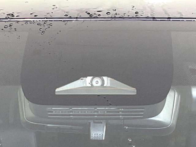 ヴォクシー Ｓ－Ｚ　両側電動ドア　１０．５インチディスプレイ　バックカメラ　衝突被害軽減システム　レーダークルーズ　禁煙車　電動リアゲート　ハーフレザーシート　ドラレコ　コーナーセンサー　ＬＥＤヘッド　ＥＴＣ２．０（3枚目）