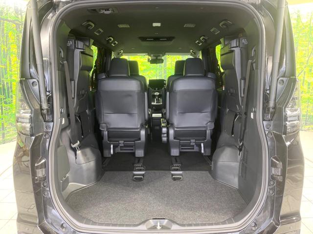 ヴォクシー Ｓ－Ｚ　両側電動ドア　１０．５インチディスプレイ　バックカメラ　衝突被害軽減システム　レーダークルーズ　禁煙車　電動リアゲート　ハーフレザーシート　ドラレコ　コーナーセンサー　ＬＥＤヘッド　ＥＴＣ２．０（10枚目）