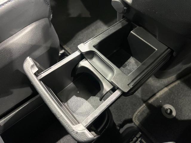 ヴォクシー Ｓ－Ｚ　両側電動ドア　１０．５インチディスプレイ　バックカメラ　衝突被害軽減システム　レーダークルーズ　禁煙車　電動リアゲート　ハーフレザーシート　ドラレコ　コーナーセンサー　ＬＥＤヘッド　ＥＴＣ２．０（70枚目）