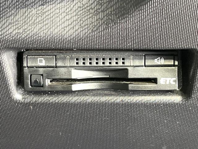 アクア Ｓ　純正ＳＤナビ　バックカメラ　禁煙車　スマートキー　ＨＩＤヘッド　ナビ連動ＥＴＣ　クルコン　オートライト　オートエアコン　Ｂｌｕｅｔｏｏｔｈ接続　ＣＤ　ＤＶＤ再生　フルセグ（5枚目）