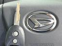 【キーレス】少し離れた場所からでもボタン一つでドアの開錠・施錠ができるのでとっても便利!ドアの鍵穴周りに傷をつけることもありません♪