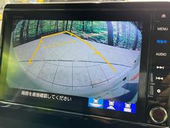 【バックカメラ】駐車時に後方がリアルタイム映像で確認できます。大型商業施設や立体駐車場での駐車時や、夜間のバック時に大活躍！運転スキルに関わらず、今や必須となった装備のひとつです！ 4