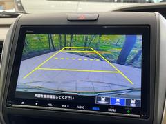 【バックカメラ】駐車時に後方がリアルタイム映像で確認できます。大型商業施設や立体駐車場での駐車時や、夜間のバック時に大活躍！運転スキルに関わらず、今や必須となった装備のひとつです！ 4