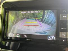 【バックカメラ】駐車時に後方がリアルタイム映像で確認できます。大型商業施設や立体駐車場での駐車時や、夜間のバック時に大活躍！運転スキルに関わらず、今や必須となった装備のひとつです！ 4