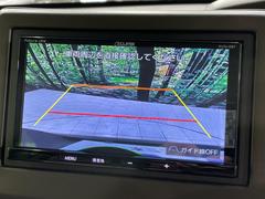 【バックカメラ】駐車時に後方がリアルタイム映像で確認できます。大型商業施設や立体駐車場での駐車時や、夜間のバック時に大活躍！運転スキルに関わらず、今や必須となった装備のひとつです！ 4