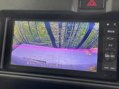 【バックカメラ】駐車時に後方がリアルタイム映像で確認できます。大型商業施設や立体駐車場での駐車時や、夜間のバック時に大活躍！運転スキルに関わらず、今や必須となった装備のひとつです！ 4