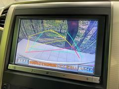 【バックカメラ】駐車時に後方がリアルタイム映像で確認できます。大型商業施設や立体駐車場での駐車時や、夜間のバック時に大活躍！運転スキルに関わらず、今や必須となった装備のひとつです！ 4