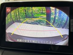 【バックカメラ】駐車時に後方がリアルタイム映像で確認できます。大型商業施設や立体駐車場での駐車時や、夜間のバック時に大活躍！運転スキルに関わらず、今や必須となった装備のひとつです！ 4