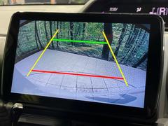 【バックカメラ】駐車時に後方がリアルタイム映像で確認できます。大型商業施設や立体駐車場での駐車時や、夜間のバック時に大活躍！運転スキルに関わらず、今や必須となった装備のひとつです！ 4