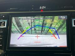 【バックカメラ】駐車時に後方がリアルタイム映像で確認できます。大型商業施設や立体駐車場での駐車時や、夜間のバック時に大活躍！運転スキルに関わらず、今や必須となった装備のひとつです！ 4