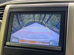 【バックカメラ】駐車時に後方がリアルタイム映像で確認できます。大型商業施設や立体駐車場での駐車時や、夜間のバック時に大活躍！運転スキルに関わらず、今や必須となった装備のひとつです！ 4