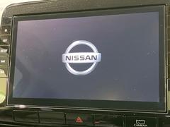 【純正ナビ】人気の純正ナビを装備。オーディオ機能も充実しており、Ｂｌｕｅｔｏｏｔｈ接続すればお持ちのスマホやＭＰ３プレイヤーの音楽を再生可能！毎日の運転がさらに楽しくなります！！ 3