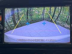 【バックカメラ】駐車時に後方がリアルタイム映像で確認できます。大型商業施設や立体駐車場での駐車時や、夜間のバック時に大活躍！運転スキルに関わらず、今や必須となった装備のひとつです！ 4