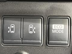 【両側パワースライドドア】スマートキーや運転席のスイッチで後席両側スライドドアの開閉が可能♪電動だから力を入れてドアを開ける必要が無く、小さなお子様でも簡単に開け閉めでき快適です♪ 6
