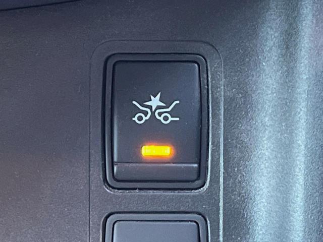 ランディ ２．０Ｘ　ＳＤナビ　後席モニター　全周囲カメラ　クルコン　オートライト　オートエアコン　Ｂｌｕｅｔｏｏｔｈ　ＣＤ　ＤＶＤ再生　地デジ（4枚目）