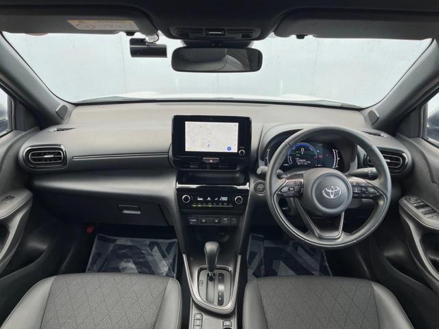 ヤリスクロス ハイブリッドZ 全周囲カメラ 衝突被害軽減システム レーダークルーズ 禁煙車 ハーフレザーシート パワーシート ドラレコ コーナーセンサー スマートキー LEDヘッド ETC2.0 純正18インチアルミ(2枚目)