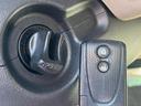 Ｌリミテッド　スマートキー　オーディオ　ＥＴＣ　電動格納ミラー　オートエアコン　アームレスト　シートリフター　バニティミラー　ヘッドライトレベライザー　プライバシーガラス(3枚目)
