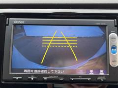 【バックカメラ】駐車時に後方がリアルタイム映像で確認できます。大型商業施設や立体駐車場での駐車時や、夜間のバック時に大活躍！運転スキルに関わらず、今や必須となった装備のひとつです！ 4