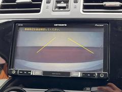 【バックカメラ】駐車時に後方がリアルタイム映像で確認できます。大型商業施設や立体駐車場での駐車時や、夜間のバック時に大活躍！運転スキルに関わらず、今や必須となった装備のひとつです！ 5