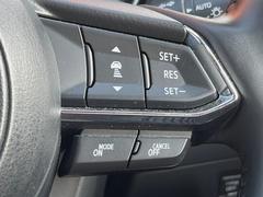 【マツダ・レーダークルーズコントロール】高速道路での長距離走行が楽に！自動で速度を保つクルーズコントロールが、衝突軽減システムと連携し、前方の車両を感知して車間を保つように速度調節してくれます！！ 4