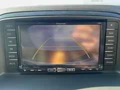 【バックカメラ】駐車時に後方がリアルタイム映像で確認できます。大型商業施設や立体駐車場での駐車時や、夜間のバック時に大活躍！運転スキルに関わらず、今や必須となった装備のひとつです！ 6