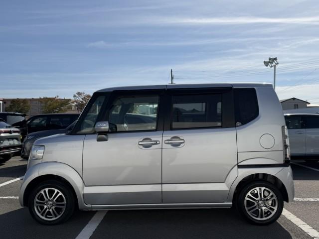 N-BOX G・Lパッケージ ナビ Bカメラ USB入力端子 DVD再生 ワンセグTV 純正AW ドアバイザー I-STOP ベンチ席 両側スライドドア イモビライザー AAC 横滑り防止(3枚目)