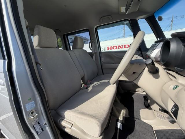 N-BOX G・Lパッケージ ナビ Bカメラ USB入力端子 DVD再生 ワンセグTV 純正AW ドアバイザー I-STOP ベンチ席 両側スライドドア イモビライザー AAC 横滑り防止(21枚目)