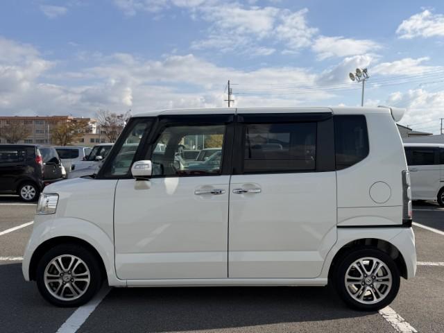 N-BOX GターボSSパッケージ ナビ Bカメラ 両側電動ドア ETC フルセグTV DVD再生 ドアバイザー フルオートエアコン 両側自動ドア イモビライザー スマ-トキ- パワーウインドウ パワステ(3枚目)