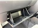 助手席前の収納スペースです。