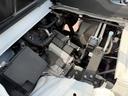 シートの下にエンジンがあります。