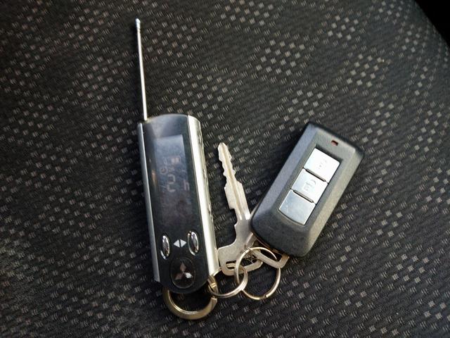 アイミーブ M 後期型・駆動バッテリー残存率測定・社外メモリーナビ・スマートキー・前席シートヒーター・BTオーディオ・MiEVリモートシステム・ヒートポンプA/C・オートライト・急速充電・電格ドアミラー・充電ケ-ブル(17枚目)