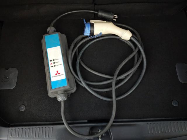 アイミーブ M 後期型・駆動バッテリー残存率測定・社外メモリーナビ・スマートキー・前席シートヒーター・BTオーディオ・MiEVリモートシステム・ヒートポンプA/C・オートライト・急速充電・電格ドアミラー・充電ケ-ブル(20枚目)