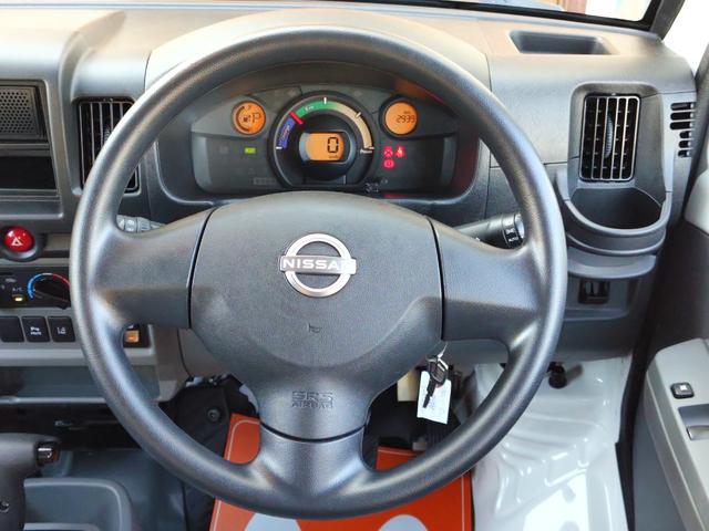 クリッパーＥＶ ４シーター　エマージェンシーブレーキ・プレ空調機能付きキーレス・前席シートヒーター・車線逸脱警報・リアパーキングセンサー・誤発進抑制・前席パワーウインドウ・プライバシーガラス・リアアンダーミラー・急速充電（6枚目）