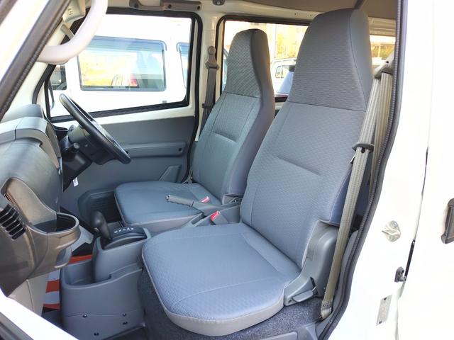 クリッパーＥＶ ４シーター　エマージェンシーブレーキ・プレ空調機能付きキーレス・前席シートヒーター・車線逸脱警報・リアパーキングセンサー・誤発進抑制・前席パワーウインドウ・プライバシーガラス・リアアンダーミラー・急速充電（7枚目）