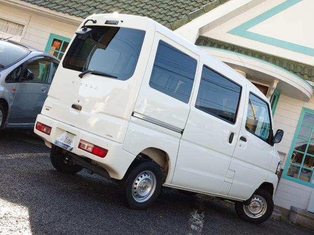 クリッパーＥＶ ４シーター　エマージェンシーブレーキ・プレ空調機能付きキーレス・前席シートヒーター・車線逸脱警報・リアパーキングセンサー・誤発進抑制・前席パワーウインドウ・プライバシーガラス・リアアンダーミラー・急速充電（10枚目）