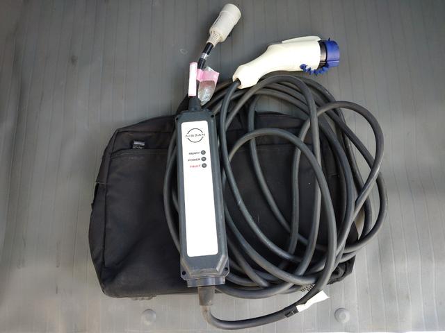 クリッパーＥＶ ４シーター　エマージェンシーブレーキ・プレ空調機能付きキーレス・前席シートヒーター・車線逸脱警報・リアパーキングセンサー・誤発進抑制・前席パワーウインドウ・プライバシーガラス・リアアンダーミラー・急速充電（20枚目）