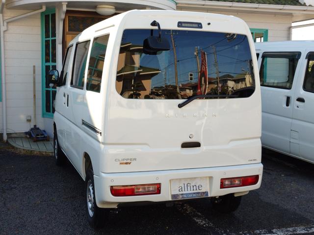 クリッパーＥＶ ４シーター　エマージェンシーブレーキ・プレ空調機能付きキーレス・前席シートヒーター・車線逸脱警報・リアパーキングセンサー・誤発進抑制・前席パワーウインドウ・プライバシーガラス・リアアンダーミラー・急速充電（24枚目）