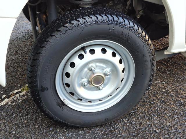 クリッパーＥＶ ４シーター　エマージェンシーブレーキ・プレ空調機能付きキーレス・前席シートヒーター・車線逸脱警報・リアパーキングセンサー・誤発進抑制・前席パワーウインドウ・プライバシーガラス・リアアンダーミラー・急速充電（30枚目）