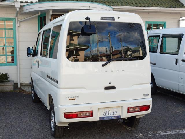 クリッパーＥＶ ２シーター　エマージェンシーブレーキ・プレ空調機能付きキーレス・１００Ｖコンセント・前席シートヒーター・車線逸脱警報・リアパーキングセンサー・誤発進抑制・前席パワーウインドウ・プライバシーガラス・急速充電（24枚目）