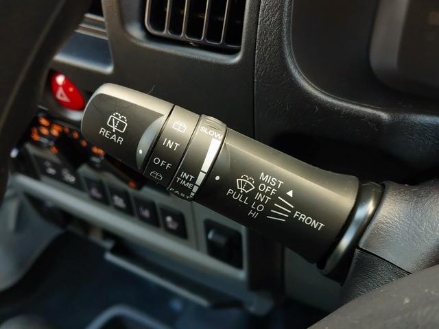 クリッパーＥＶ ２シーター　エマージェンシーブレーキ・プレ空調機能付きキーレス・１００Ｖコンセント・前席シートヒーター・車線逸脱警報・リアパーキングセンサー・誤発進抑制・前席パワーウインドウ・プライバシーガラス・急速充電（37枚目）