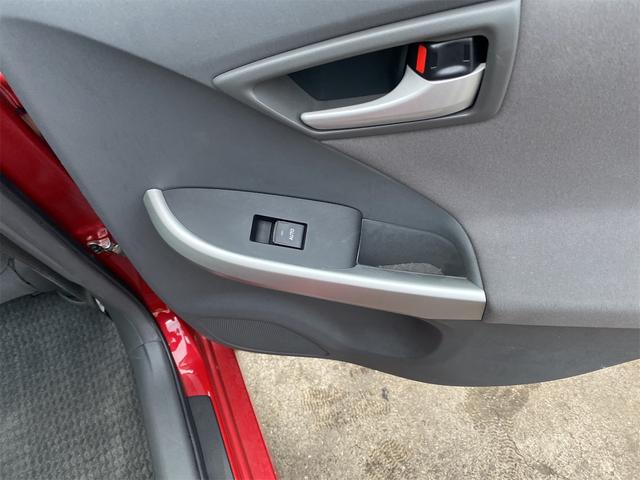 プリウス S ナビ TV Bluetooth接続 バックカメラ スマートキー プッシュスタート ディスチャージライト フォグランプ オートエアコン 格納ミラー オートライト ETC 衝突安全ボディー盗難防止システム(18枚目)