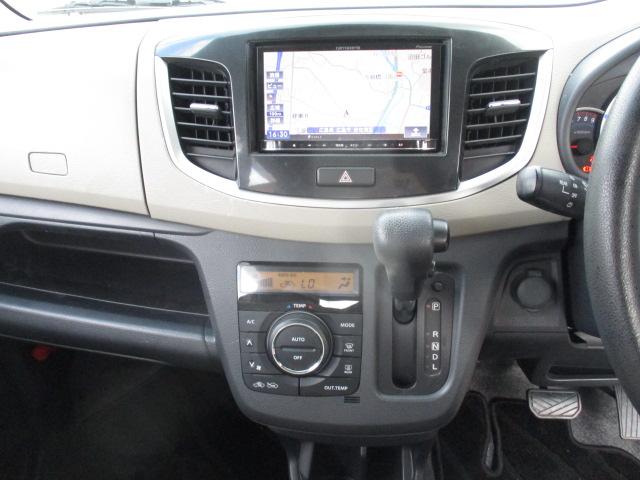 オートエアコンで楽々温度設定できます