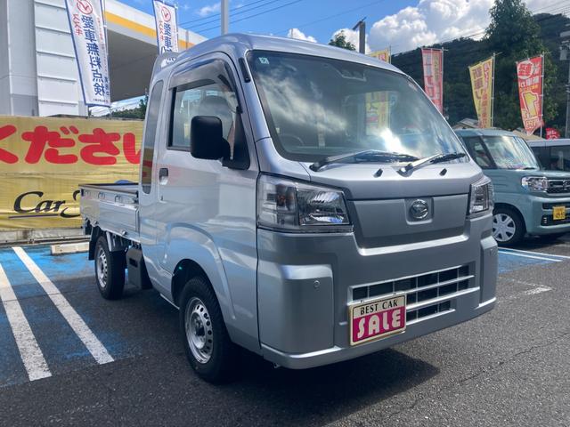 ハイゼットトラック ジャンボ　登録届出済未使用車　マット　バイザー　ＥＴＣ　ゲートプロダクター　中古ナビ　パートタイム４ＷＤ　衝突軽減ブレーキオーバーヘッドコンソール　鉄キー　スペアキー　取扱説明書　メンテナンスノート　新車保証（6枚目）