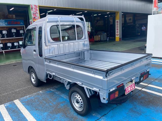 ハイゼットトラック ジャンボ　登録届出済未使用車　マット　バイザー　ＥＴＣ　ゲートプロダクター　中古ナビ　パートタイム４ＷＤ　衝突軽減ブレーキオーバーヘッドコンソール　鉄キー　スペアキー　取扱説明書　メンテナンスノート　新車保証（9枚目）