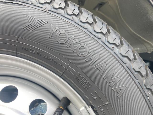 ハイゼットトラック ジャンボ　登録届出済未使用車　マット　バイザー　ＥＴＣ　ゲートプロダクター　中古ナビ　パートタイム４ＷＤ　衝突軽減ブレーキオーバーヘッドコンソール　鉄キー　スペアキー　取扱説明書　メンテナンスノート　新車保証（34枚目）