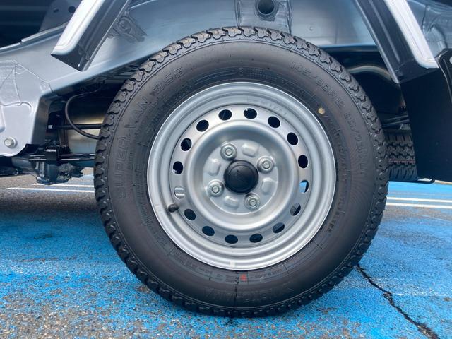 ハイゼットトラック ジャンボ　登録届出済未使用車　マット　バイザー　ＥＴＣ　ゲートプロダクター　中古ナビ　パートタイム４ＷＤ　衝突軽減ブレーキオーバーヘッドコンソール　鉄キー　スペアキー　取扱説明書　メンテナンスノート　新車保証（36枚目）