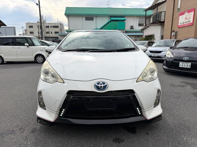 アクア S フルエアロ デイライト 3画面デジタルインナーミラー ドラレコ 社外テール 後部座席モニター バックカメラ ナビ TV オートライト スマートキー 社外アルミホール 電動格納ミラー シートヒーター(5枚目)