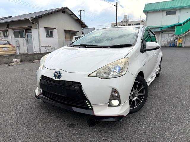 アクア S フルエアロ デイライト 3画面デジタルインナーミラー ドラレコ 社外テール 後部座席モニター バックカメラ ナビ TV オートライト スマートキー 社外アルミホール 電動格納ミラー シートヒーター(10枚目)