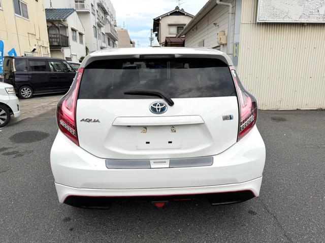 アクア S フルエアロ デイライト 3画面デジタルインナーミラー ドラレコ 社外テール 後部座席モニター バックカメラ ナビ TV オートライト スマートキー 社外アルミホール 電動格納ミラー シートヒーター(13枚目)